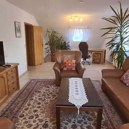 Gemuetliche 120 Qm Ferienwohnung Mit Balkon Адельсдорф Экстерьер фото